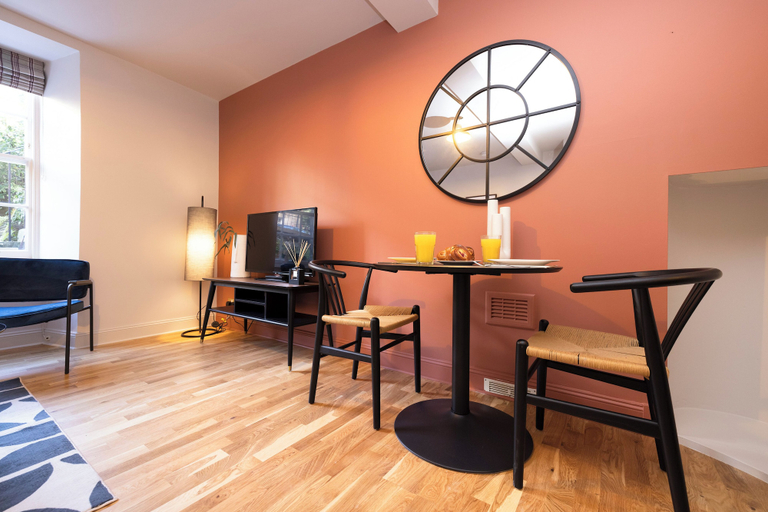 Others 4, JOIVY Modern 1-bed flat in New Town, Edinburgh