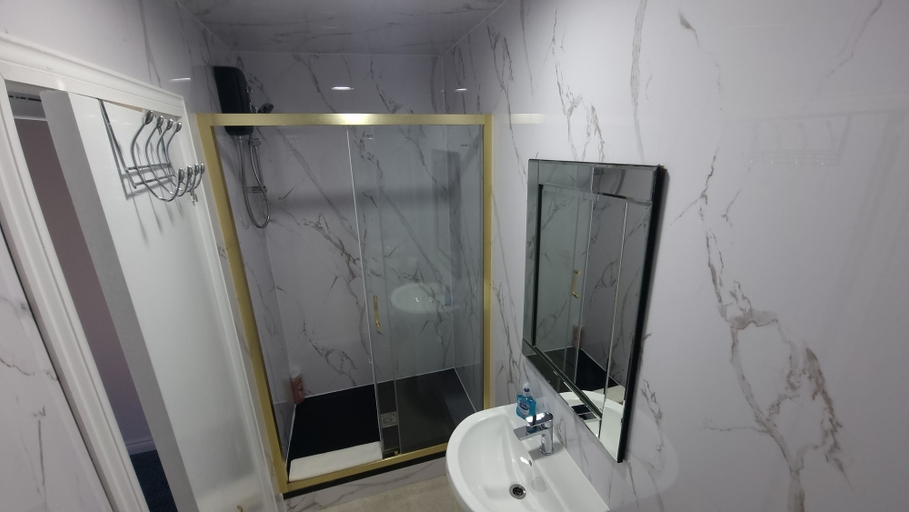 Bathroom 5, Ye Olde Hotel, Fife