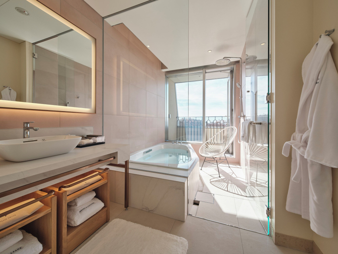Bathroom 5, HOTEL de L'ALPAGE, Chino