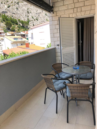 Others 2, Omis - private Ensuite room with balcony - hotel style, Omiš