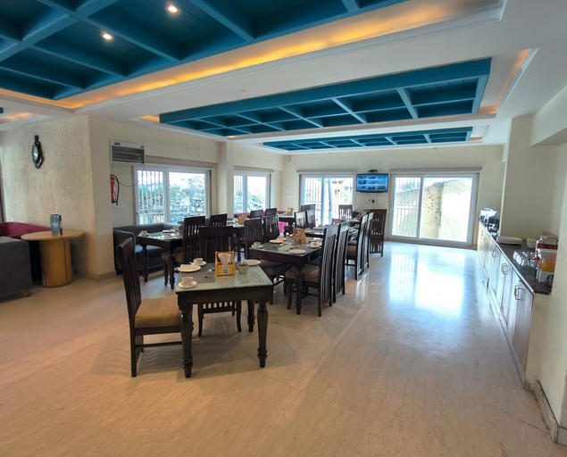 Food & Drinks 5, Luxury Inn by Stotrak Hotels, Dehradun