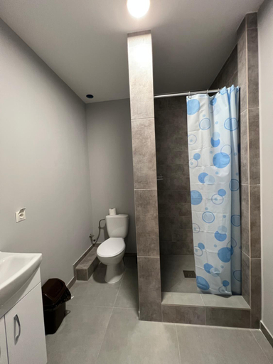 Bathroom 3, Кам'янии двір, Iaremchans'ka