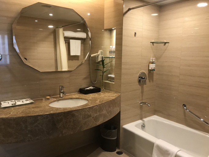 Bathroom 5, Jianguo Hotel Shanghai, Shanghai