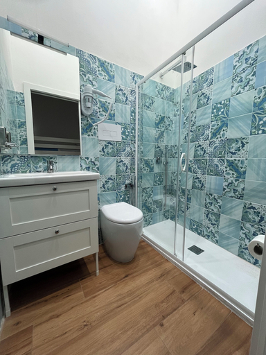 Bathroom 5, Aurora Center City, Palermo