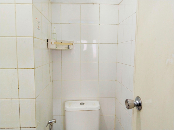 Bathroom 5, The Royale Sentra Tower Kuning, East Jakarta