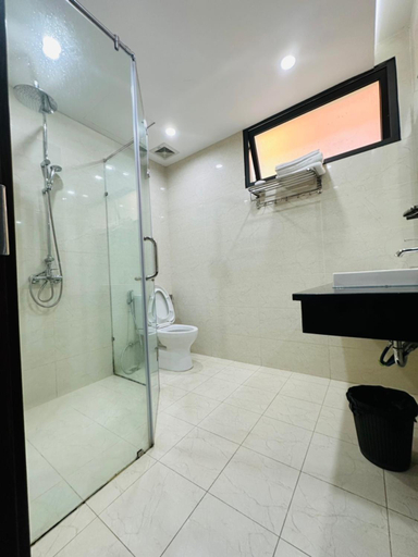 Bathroom 2, Hung Nguyen Hotel, Hạ Long