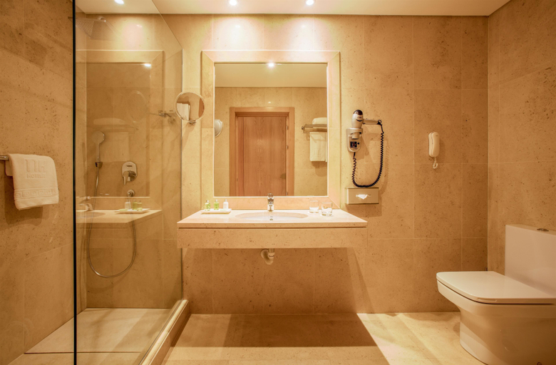 Bathroom 4, NH Lisboa Campo Grande, Lisbon