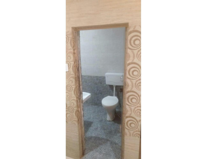 Bathroom 1, Shivom Hotel, Modinagar, Ghaziabad