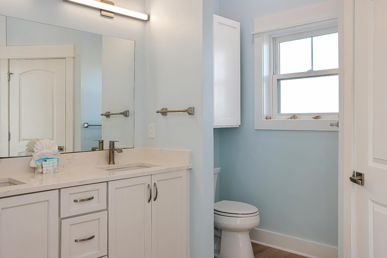 Bathroom 4, Salty Owl, Gulf