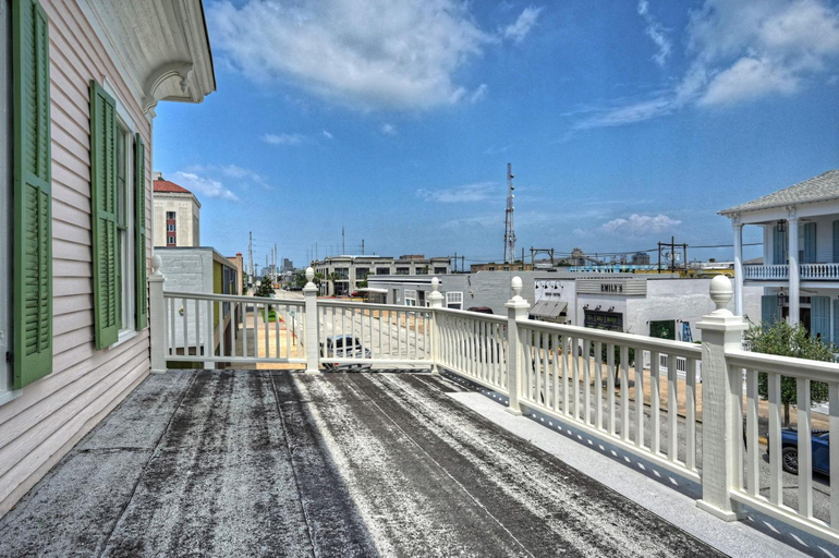 Others 5, Sugars Inn Room 5 One Mile to Beach Walk to The Strand, Galveston