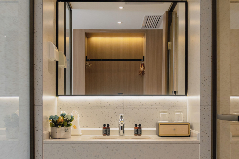 Bathroom 4, shuaifubosongfandian, Wuhan