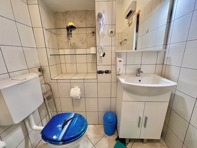Bathroom 3, Kuća za odmor Borna, Crikvenica