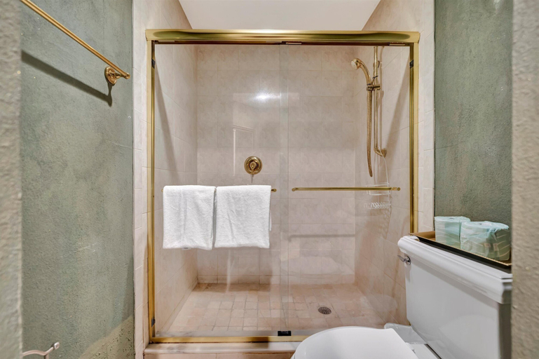 Bathroom 3, Stones Throw Beachfront Luxury Suites, Pinellas