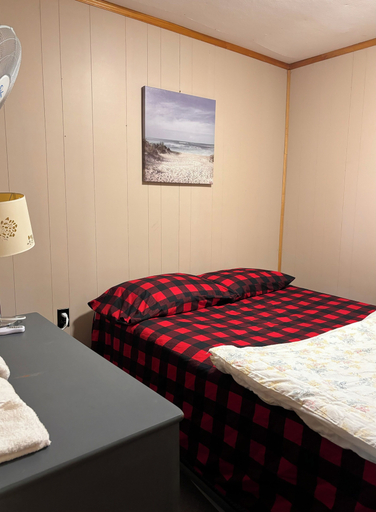 Bedroom 3, Lakefront Hideaway Resort, Kawartha Lakes