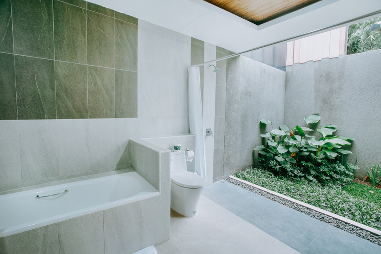 Bathroom 16