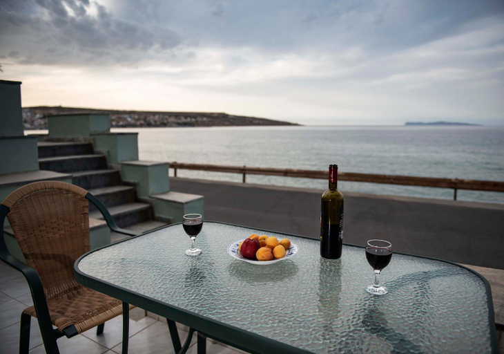 Others 3, Sunrise Beachfront Apartment, Crete