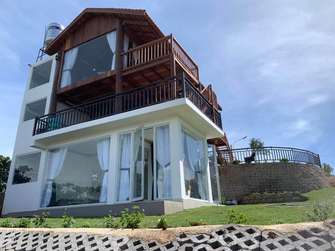 Exterior 6