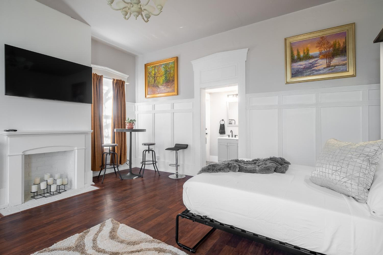 Bedroom 2, Walk/ Bike everywhere from this Historic Chic Studio, Bartholomew