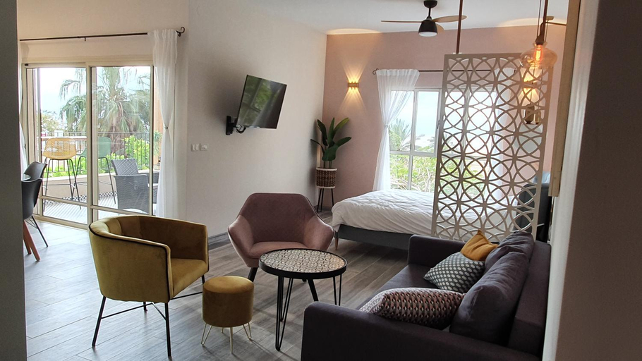 Others 5, Bar suite