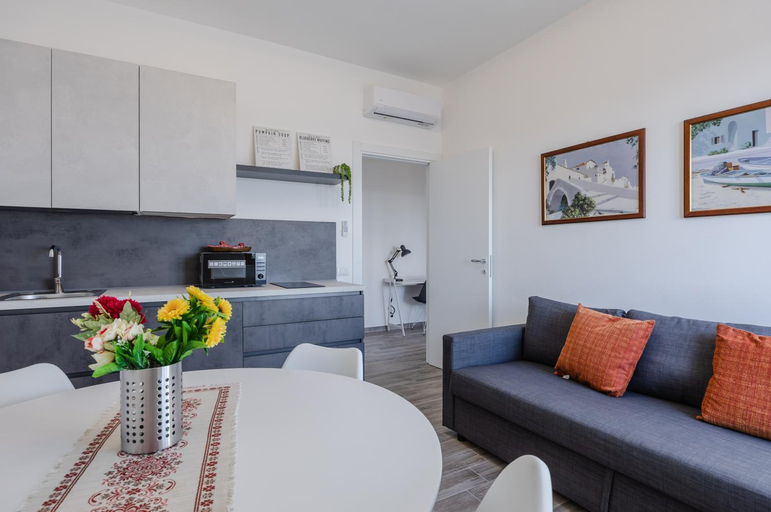 Others 3, GuestHost - Licia & Tonino Apartments near the station, Lecce
