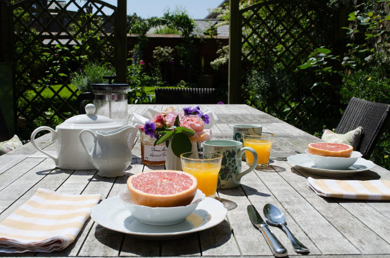 Others 3, The Hollies Bed and Breakfast, Rutland