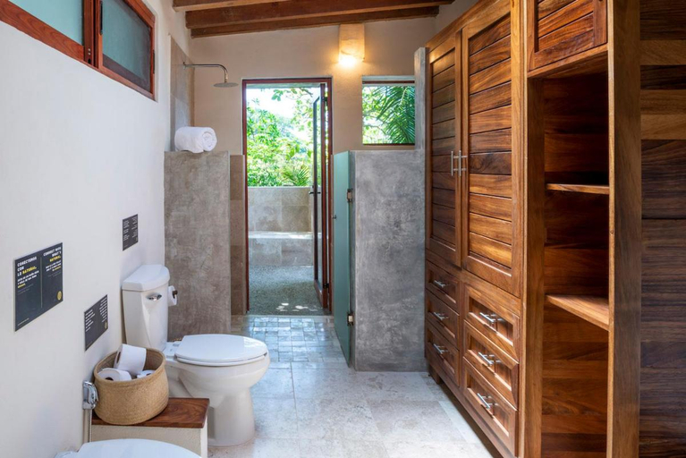 Bathroom 4, Punta Monterrey, Compostela