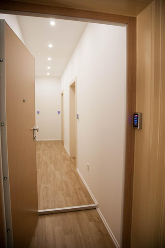 Others 3, Soukki Town Centre Suites 1, Split