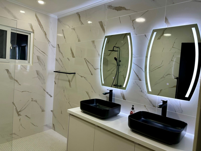 Bathroom 4, Unit 6 house