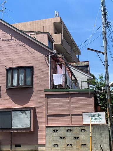 Exterior 8