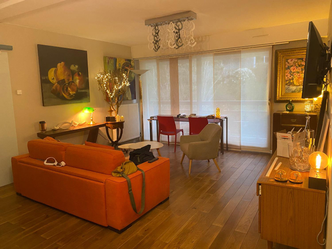Others 2, Appartement Monseigneur, Morbihan