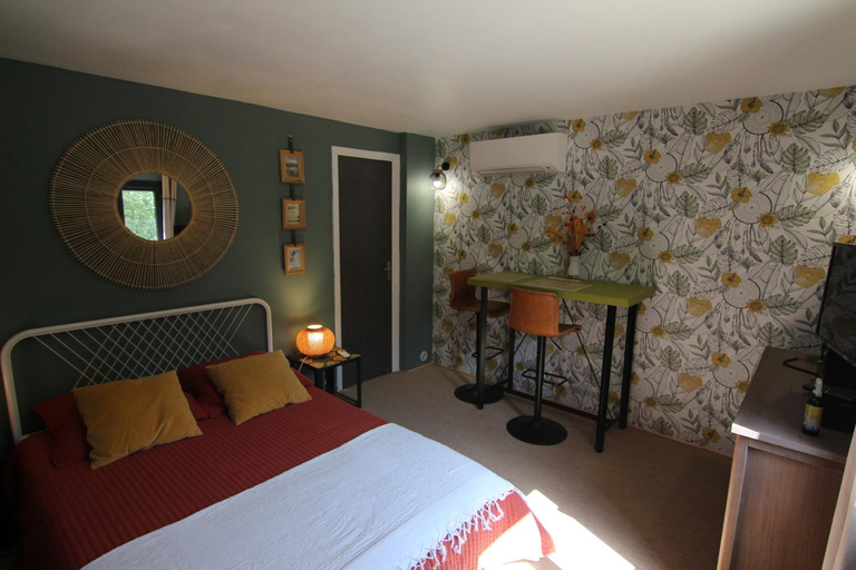 Bedroom 2, joli studio independant avec kitchenette, Gard