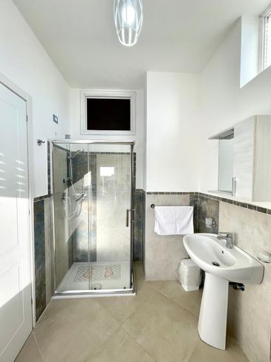 Others 5, B&B Marconi, Vibo Valentia