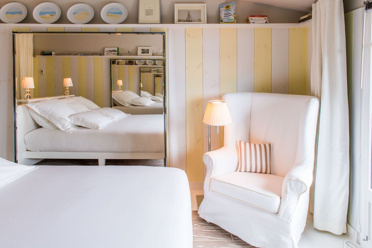 Bedroom 5, La Co(o)rniche, Gironde