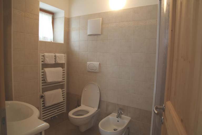 Bathroom 4, Pra Fiorì, Trento