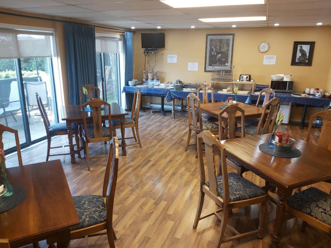 Food & Drinks 5, Heron's Landing Hotel, Comox-Strathcona