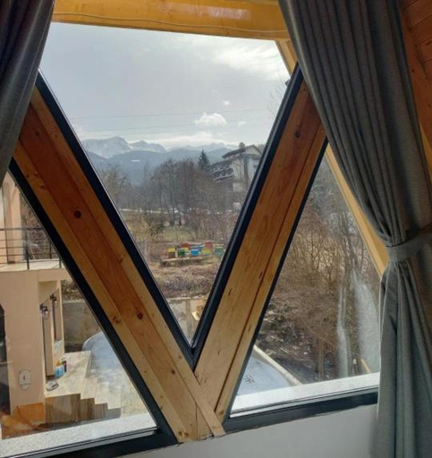 Others 5, Villa Tina, Štrpce
