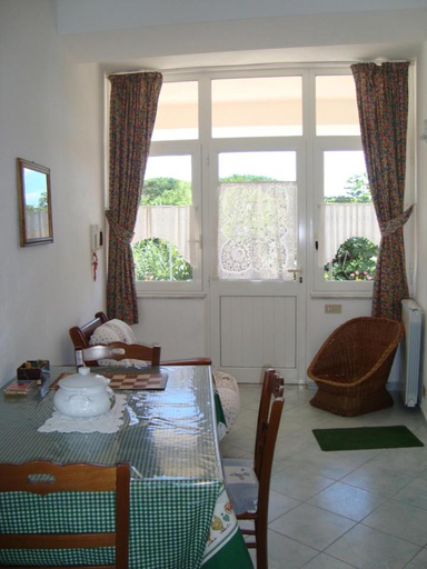 Others 4, Villa Leonardo, Napoli