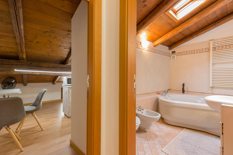 Others 2, Casa Mama by Reasy&Busy - bagno privato esterno, Verona
