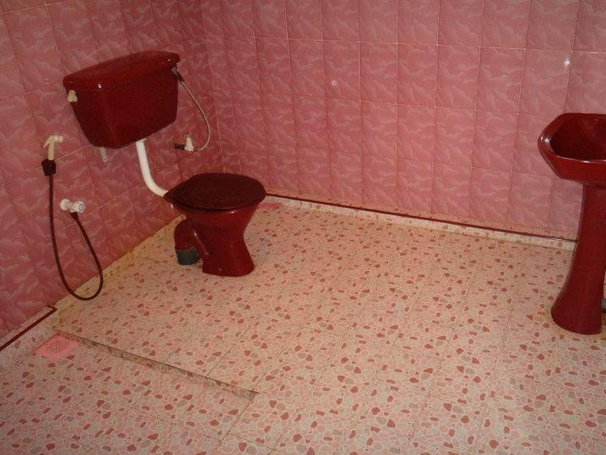 Bathroom, Haniffas Holiday Inn, Yatinuwara