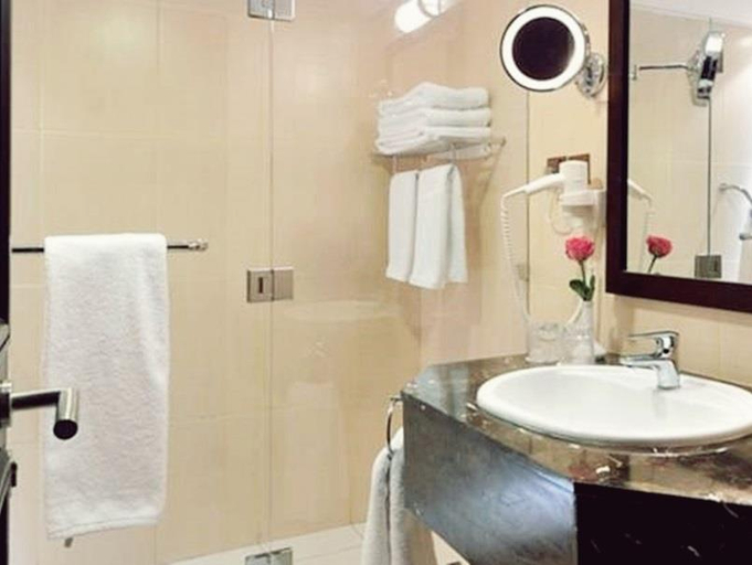 Bathroom 5, Dallah Taibah Hotel, Al Madinah Al Munawwarah