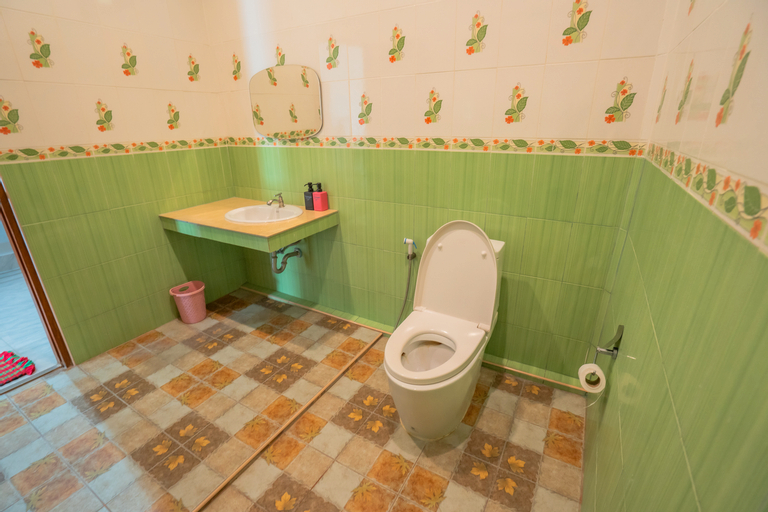 Bathroom 12