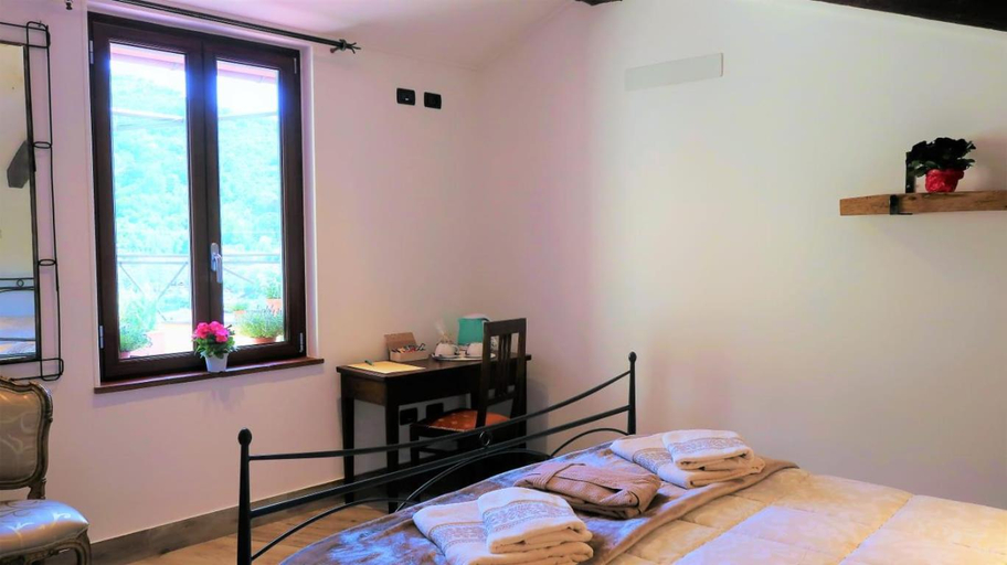 Bedroom 2, B&B Dalu, Savona