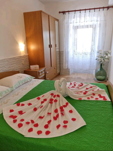 Others 4, Apartmani Eli, Cres