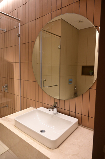 Bathroom 4, Club Charholi, Pune