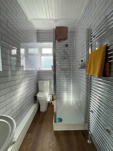 Bathroom, Sheffield's 3BR Retreat, Sheffield