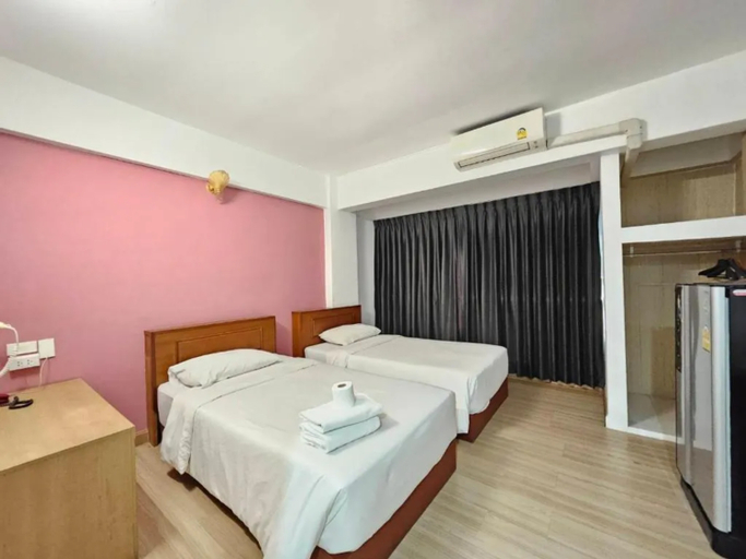Bedroom 5, Crown BTS Nana, Khlong Toey