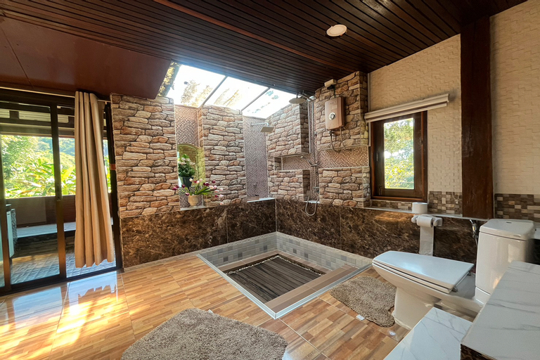 Bathroom 12