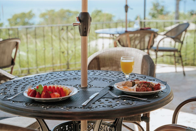Food & Drinks 5, Vista Suites at Parador, Aguirre
