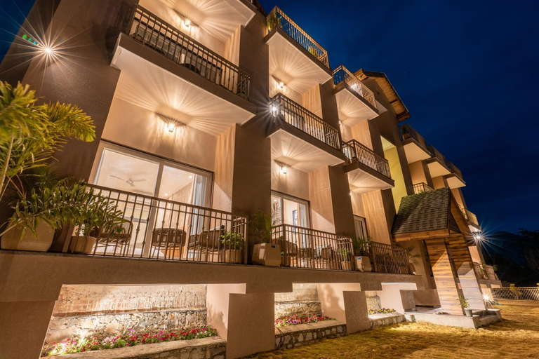 Exterior & Views