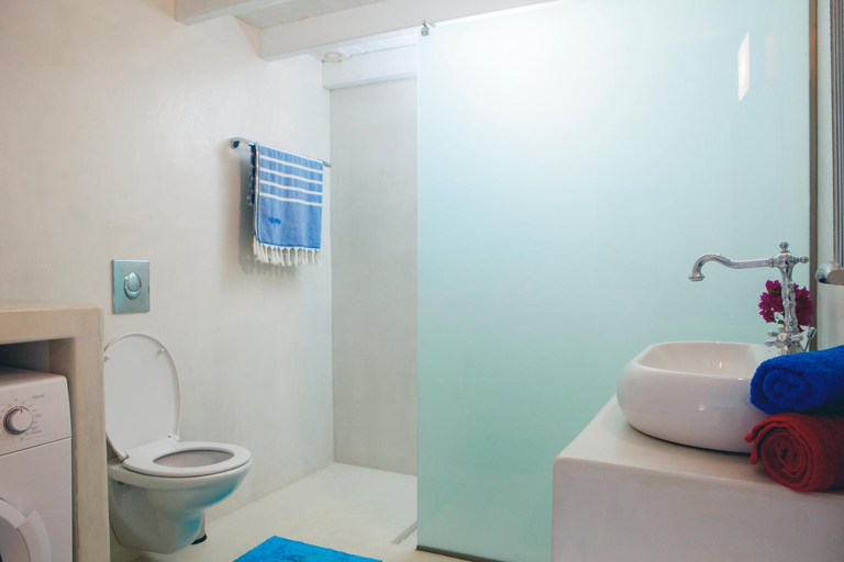 Bathroom 2, Villa Kefi, South Aegean